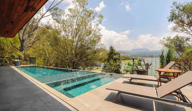 Villa del Carmen: Lakeview Estate