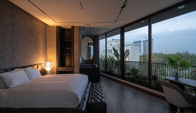 Villa in Da Nang's Millionaire Compound | Pool, BBQ, Massage, Elevator
