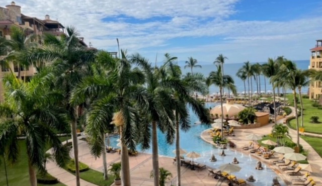 Villa La Estancia remodeled 4th fl. BradAndJoeyRentals. Huge balcony