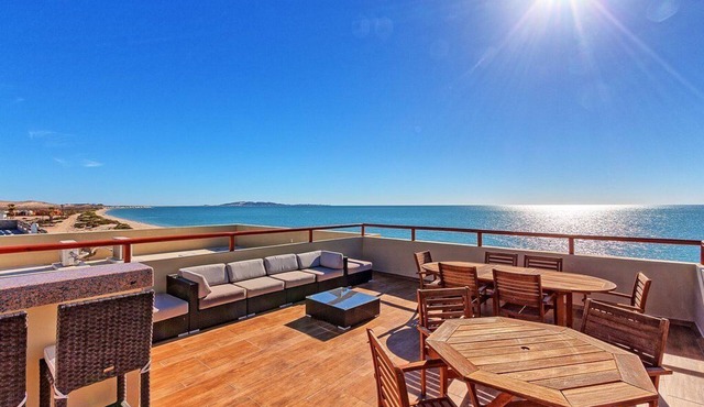 villa, or condo)Nearby attractions (such as beaches or parks)