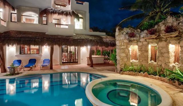 Villa Umakiha, Secluded Beach Villa with Private Pool + Jacuzzi!