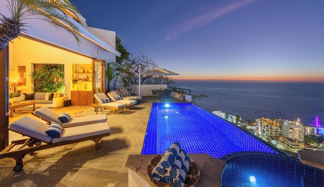 Villa Ventana: 4 Bedroom Luxury Villa with Staff included
