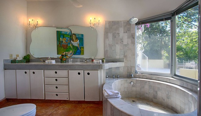 VILLA W/POOL,CHEF, PANORAMIC OCEANVIEWS, 7 BR