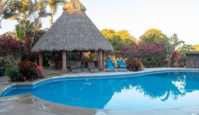 Villas Escondido, Villa#5-One Bedroom Suite 3 km-2ml. to the beach and shopping