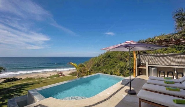 Villas Sempre Avanti | Beachfront Estate w 2 Pools