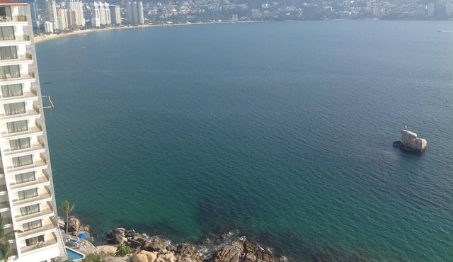Vista al Mar, Playa, Albercas y Balcón