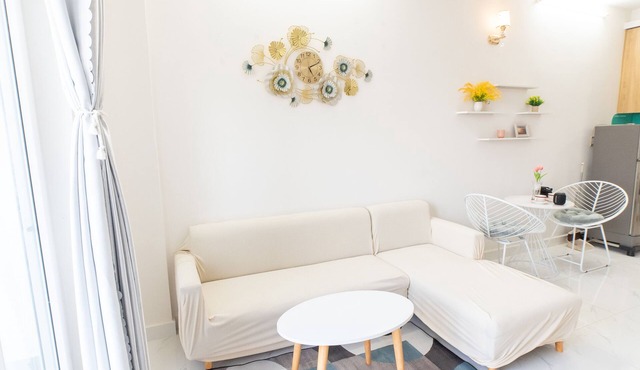 Lovely 3 bedrooms with 2 balconies, center of city, 5min to the beach