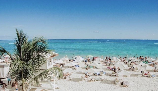 VOTED MOST LUXURIOUS! MODERN 3 Bedroom 100 steps to White Sand & Turquoise Water