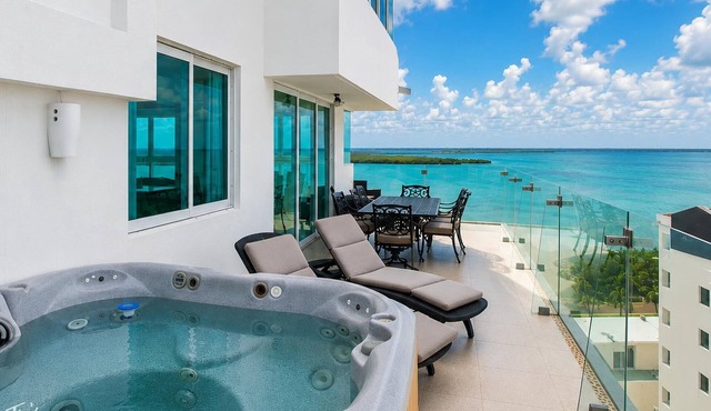 VRBO Premier Host – Beachfront – 8BR/6Bth – Penthouse Combo #323