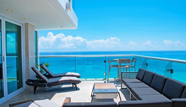 VRBO Premier Host – Private Pools - 6BR/6Bth – Beachfront – Penthouse Combo #201
