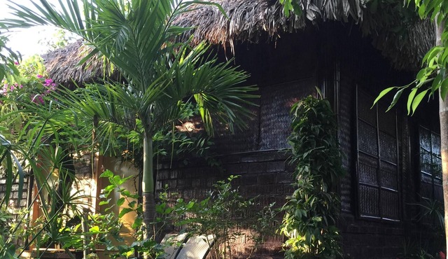 Vu homestay friendly accommodation .Terrace and views . Free parking