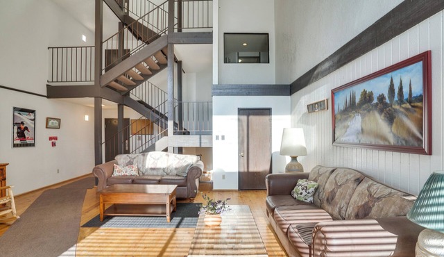 Walkable Brian Head Condo: Steps to Ski Resort!