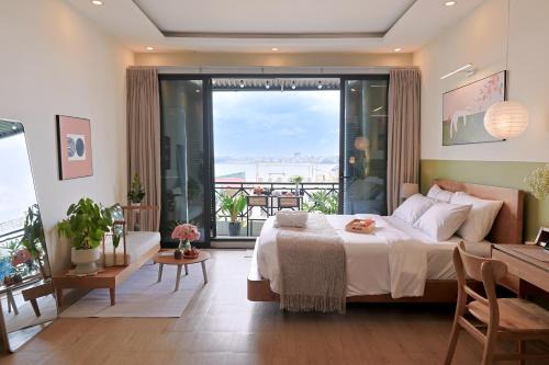 West Lake View Apartment, 5 minutes from Hanoi Old Quarter Street, Ba Dinh Square