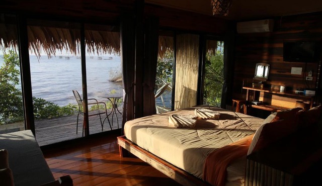 wetlandcamp บ้านชายเล