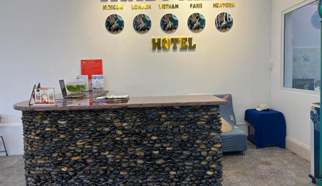 Windy hills hotel
