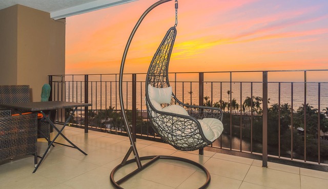 WINTER OFFER! CHIC & MODERN BEACHFRONT CONDO W/TERRACE