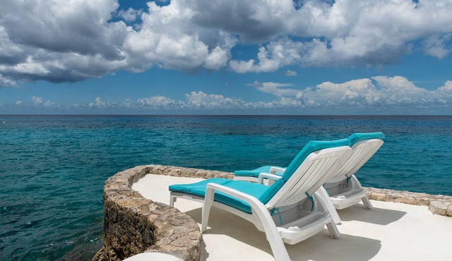 Wonderful Direct Oceanfront 1BR Condo, Spectacular Snorkeling Outfront