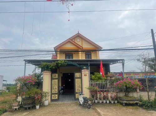 yellow house homestay