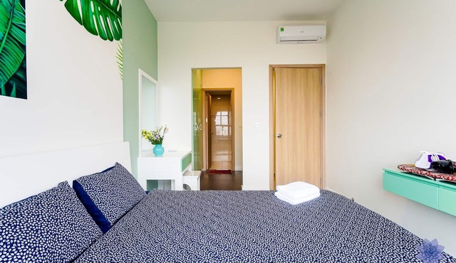Yesterday Once More, Airport Luxury Apts W/Free Gym & Pool