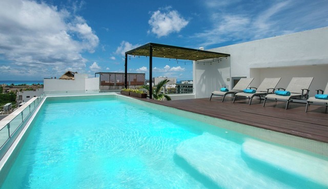 Your Home Away: Rooftop Pool Close to Beach & Fun