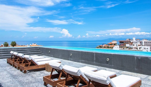 Your Vacations in this PH in the Romantic Zone of Puerto Vallarta!