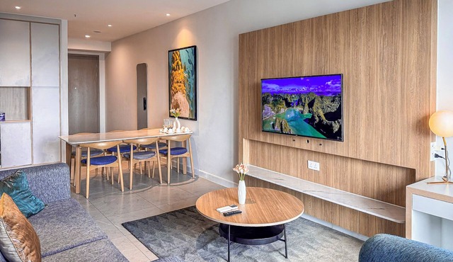 ZENITY luxury 3BR, Free Pool-Gym-BBQ, 10mins from downtown, District 1-HCMC