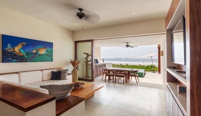 Zihuatanejo 3BR Stylish Villa w/Beach Access