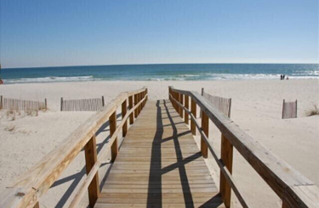 Gulf Front! Just steps to the Beach- Book Your 5 Star Stay Now!