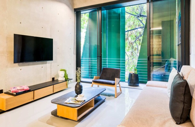 Ultramodern Connecting Suites | Shared Rooftop+Gym