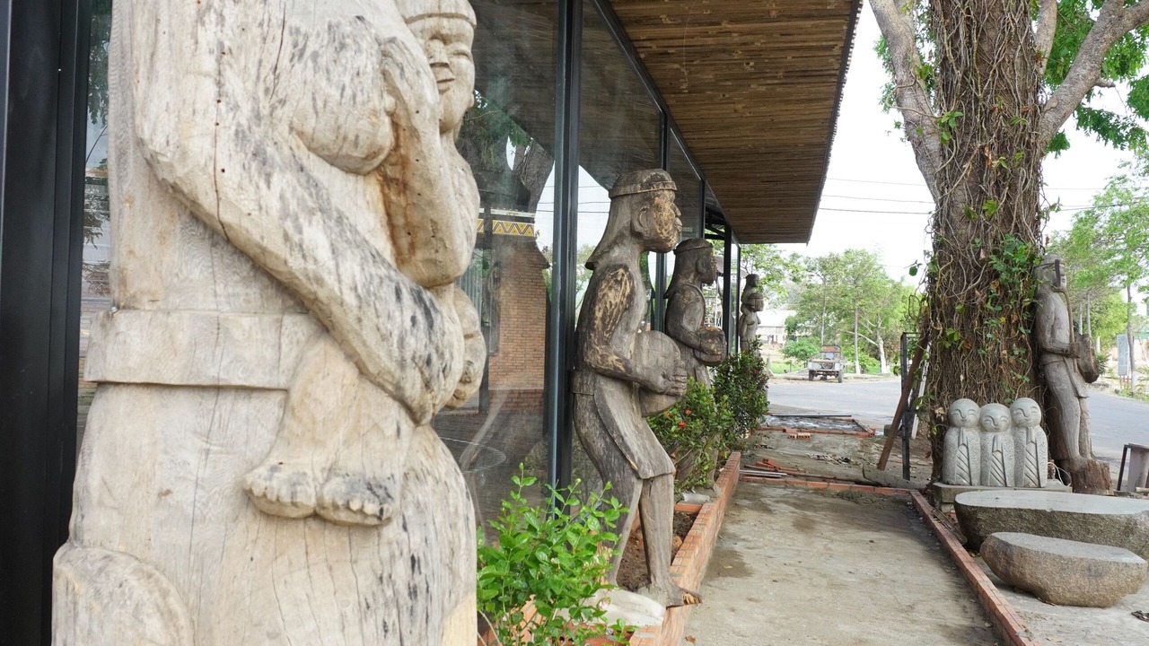 Photo of Others in Lien Son