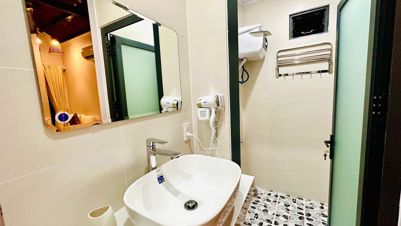 Photo of Bathroom in Khu 6