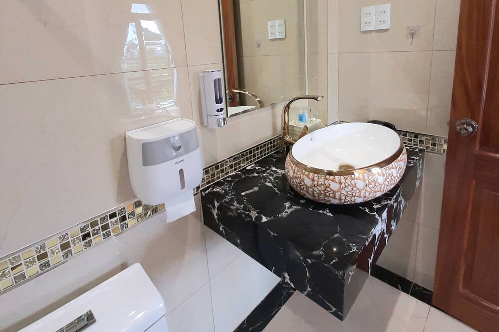 Photo of Bathroom in Phuong