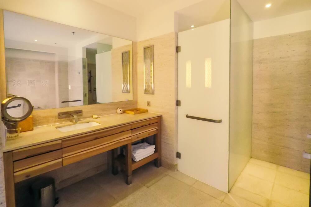 Photo of Bathroom in Ngu Hanh Son