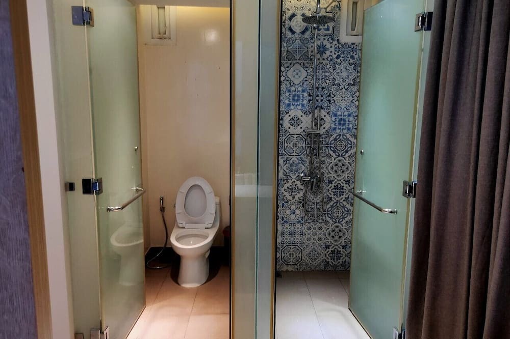 Photo of Bathroom in Him Lam