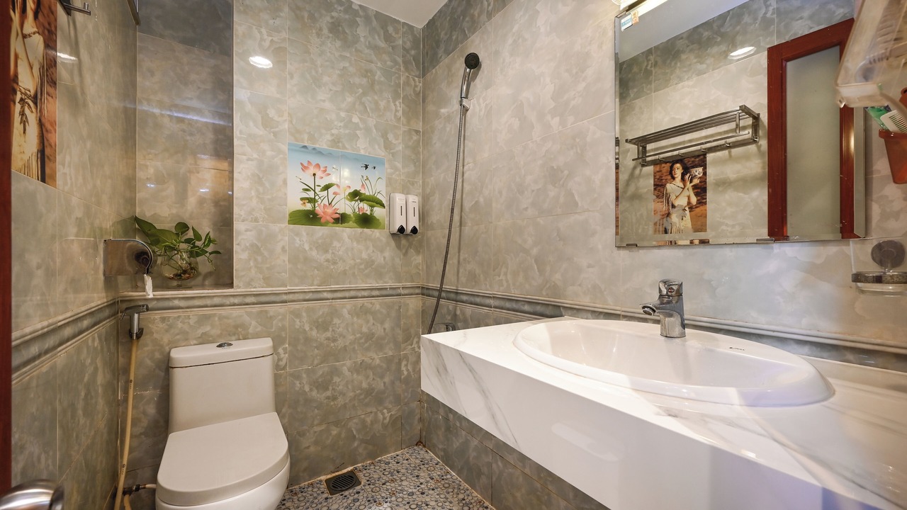 Photo of Bathroom in District 6