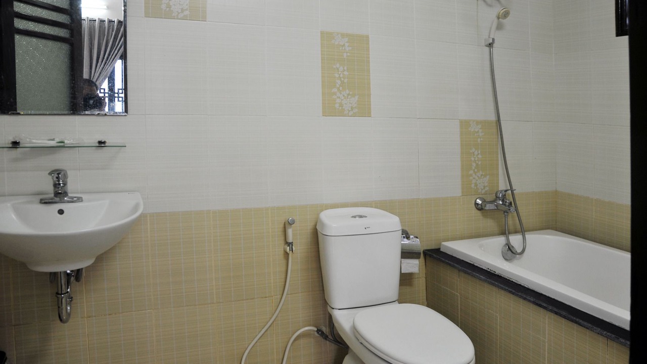 Photo of Bathroom in Cua Đai