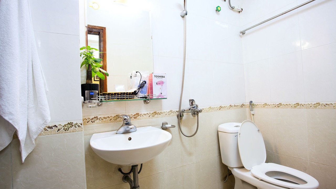 Photo of Bathroom in Tay Ho