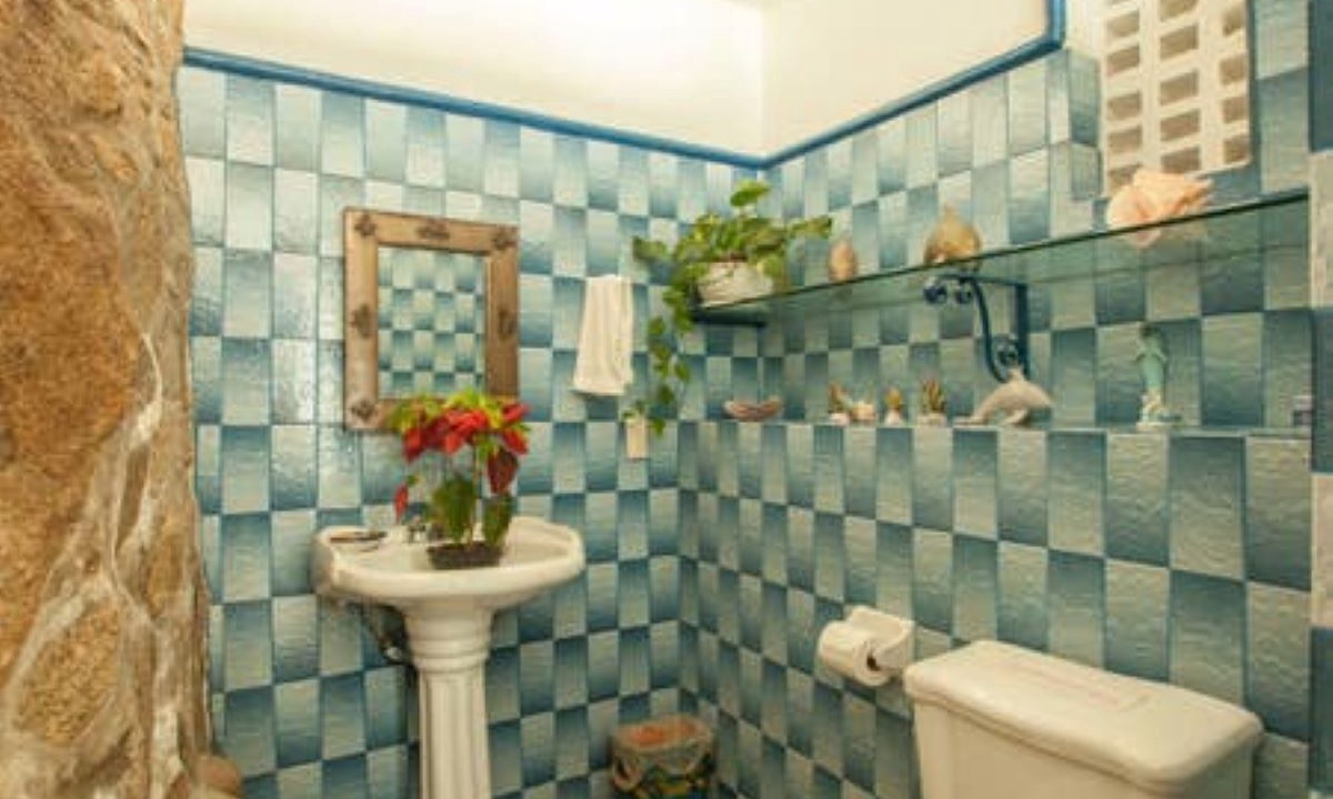 Photo of Bathroom in South Shore Hotel Area