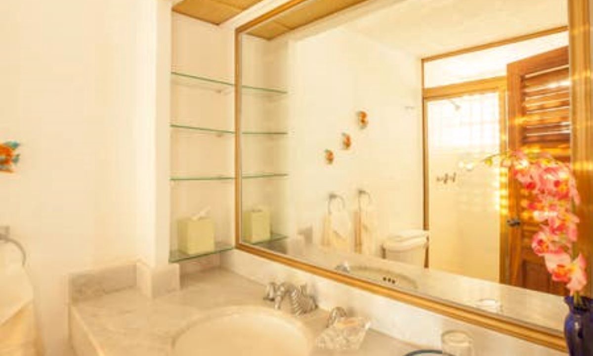 Photo of Bathroom in South Shore Hotel Area