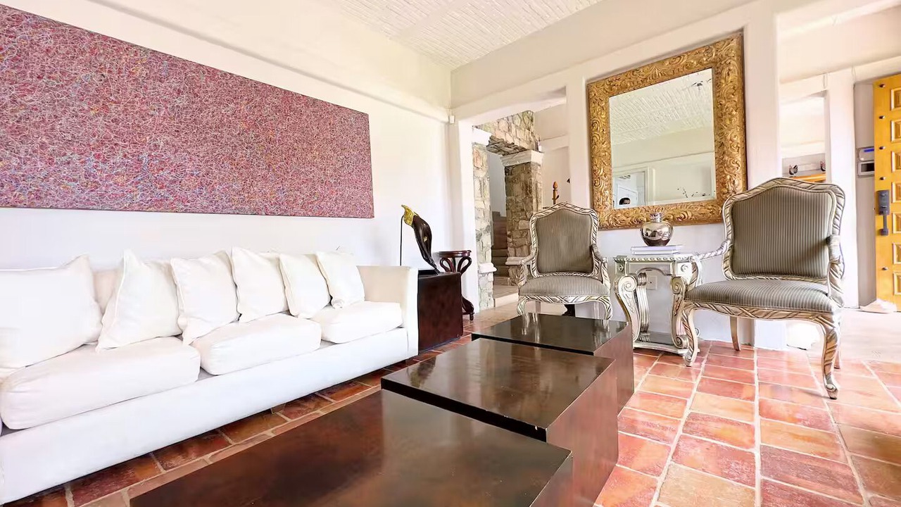 Photo of Livingroom in Raquet Club