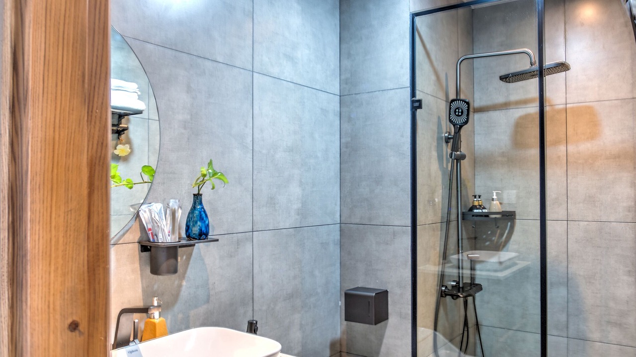 Photo of Bathroom in Cam Le