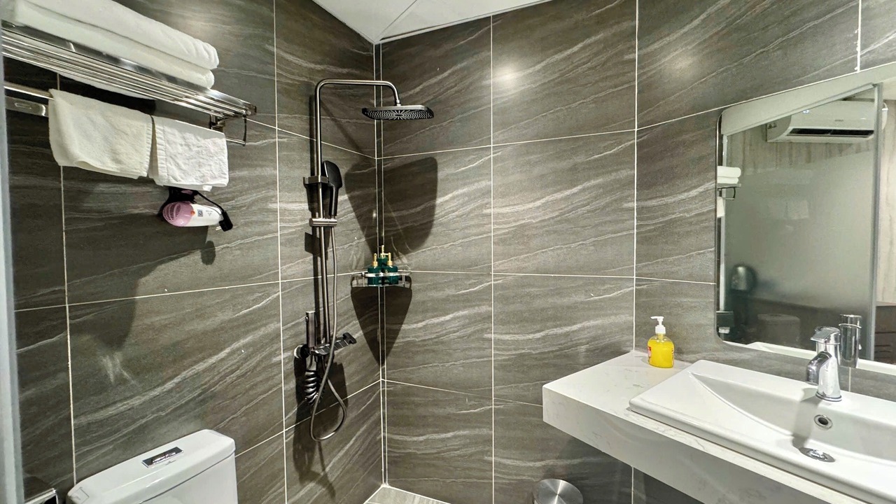 Photo of Bathroom in Tay Ho