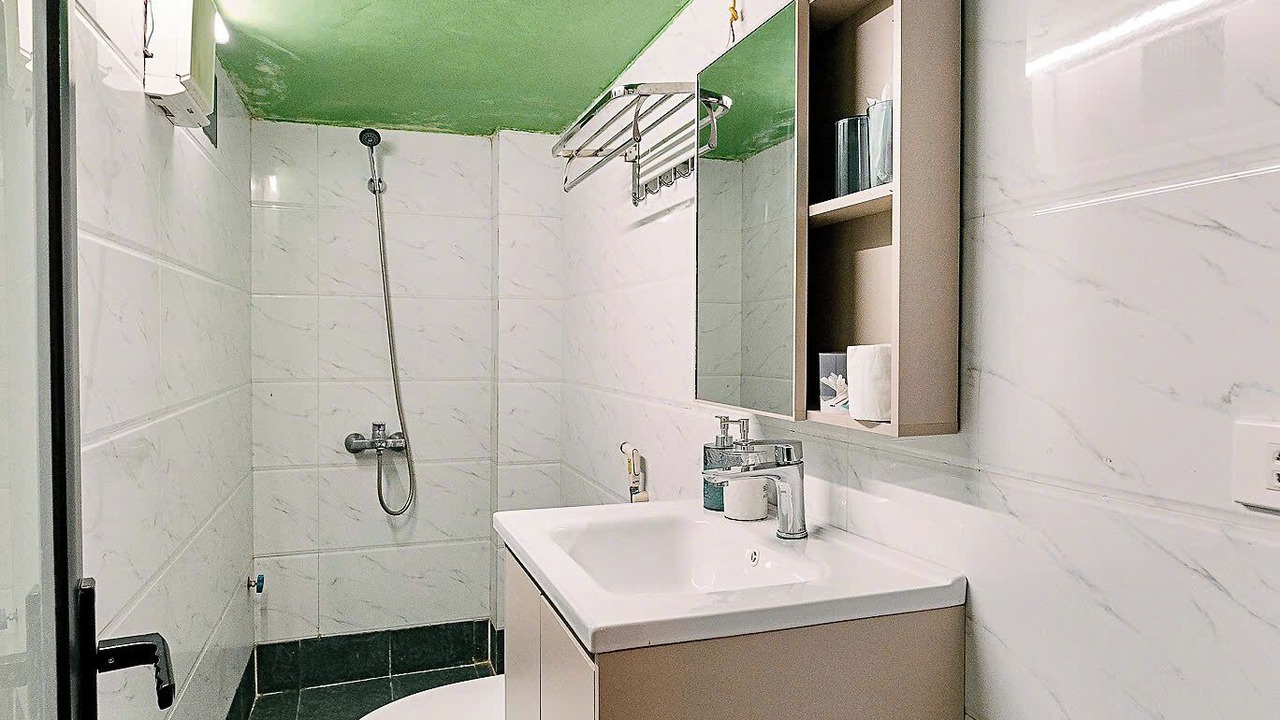Photo of Bathroom in Old Quarter
