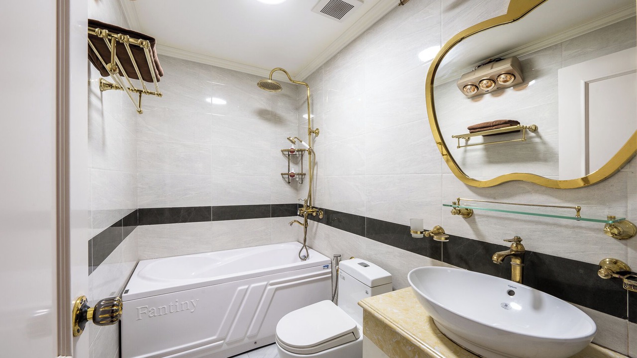 Photo of Bathroom in Hang Bac