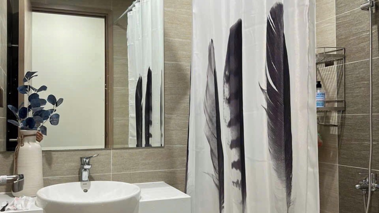 Photo of Bathroom in District 9