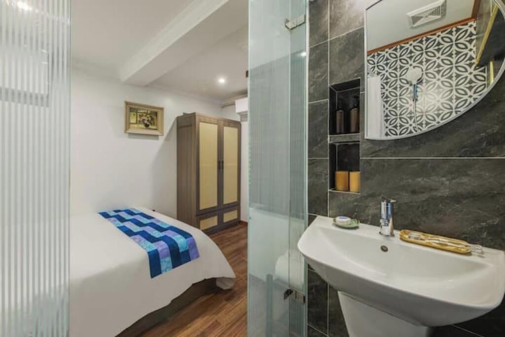 Photo of Bathroom in Old Quarter