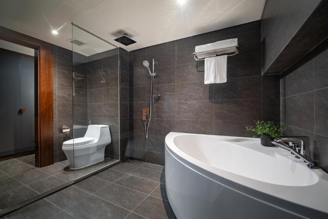 Photo of Bathroom in Tay Ho