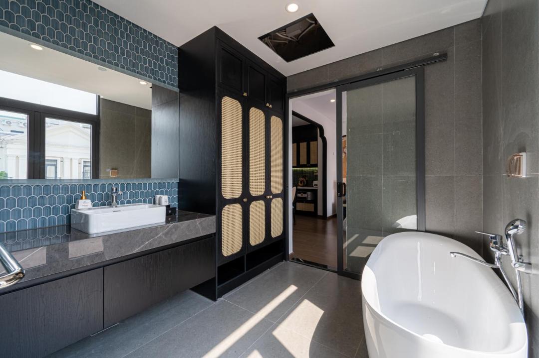 Photo of Bathroom in District 9