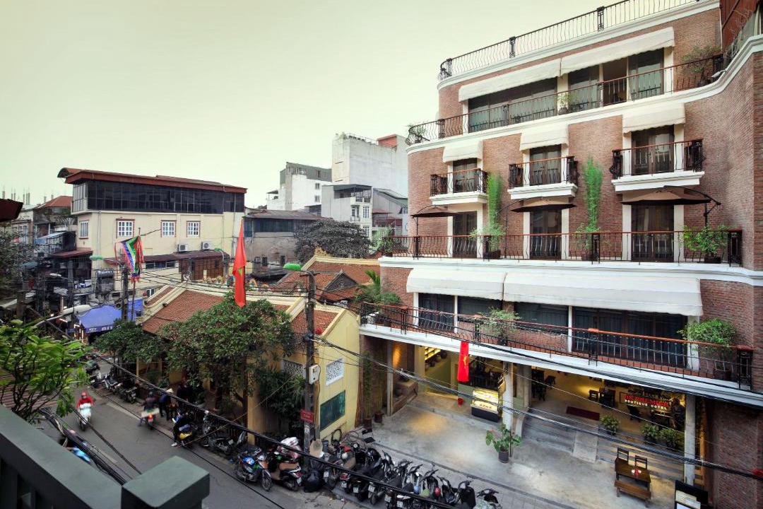 Photo of Others in Hang Buom