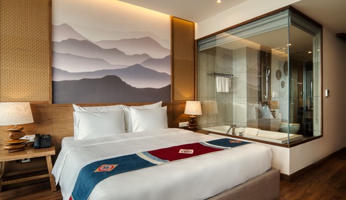 Premier King Room with Mountain View